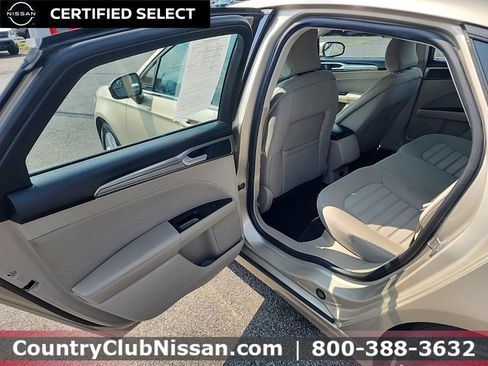 Used 2018 Ford Fusion SE FWD image 22