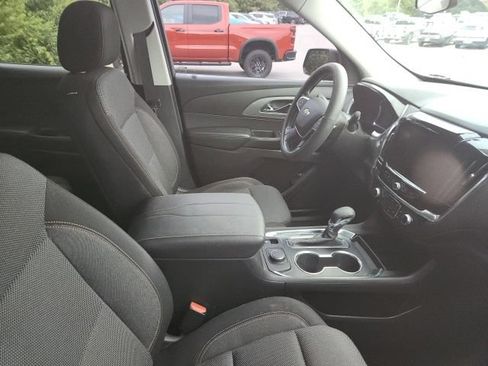 Used 2021 Chevrolet Traverse LT FWD image 8