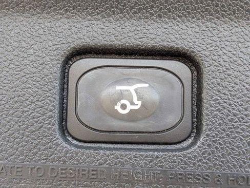 Used 2017 Ford Explorer XLT w/ Equipment Group 202A FWD image 11