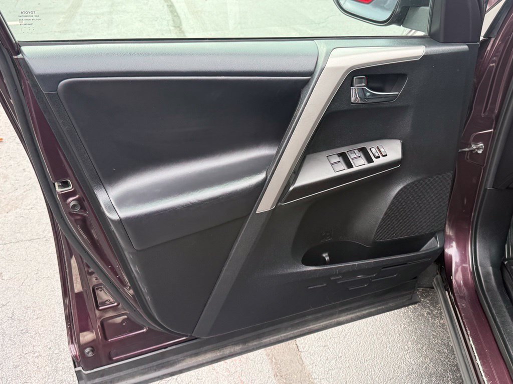Used 2018 Toyota RAV4 XLE AWD/4WD image 14