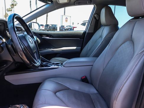 Used 2018 Toyota Camry XSE FWD image 25
