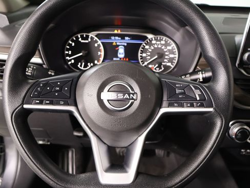 Used 2024 Nissan Altima 2.5 SV AWD/4WD image 3