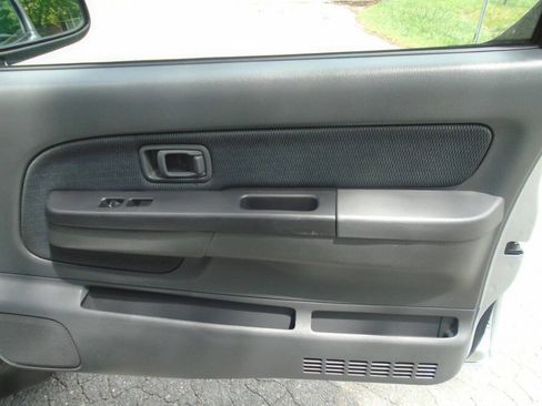 Used 2002 Nissan Frontier XE AWD/4WD image 22