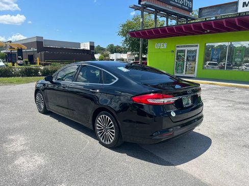 Used 2017 Ford Fusion SE w/ Fusion SE Technology Package FWD image 5