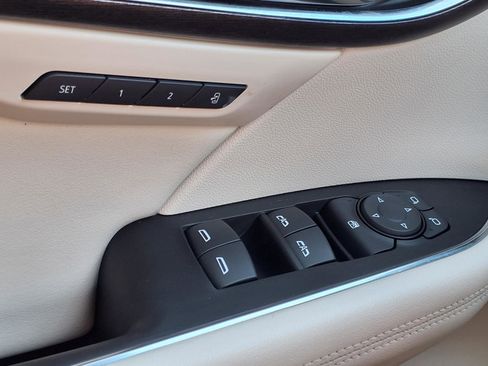 Used 2023 Buick Envision Avenir AWD/4WD image 23