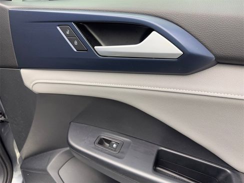 Used 2024 Volkswagen Taos SE image 50