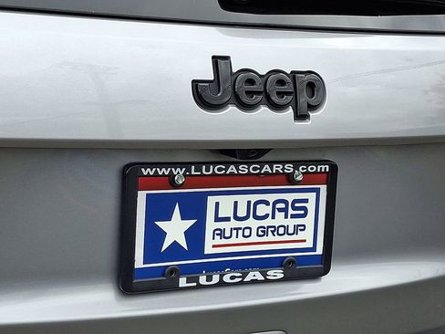 Used 2019 Jeep Grand Cherokee Altitude image 32