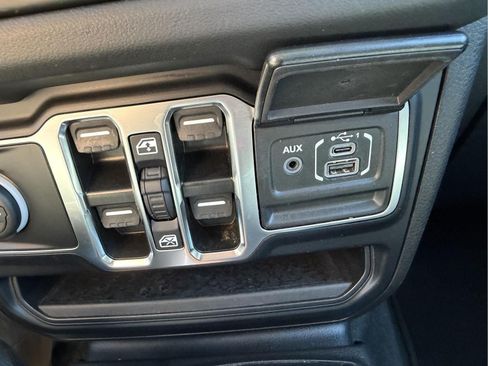 Used 2024 Jeep Wrangler Unlimited Sahara AWD/4WD image 25