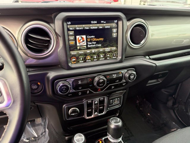 Used 2018 Jeep Wrangler Unlimited Sahara AWD/4WD image 19