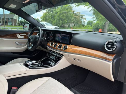 Used 2018 Mercedes-Benz E 300 image 20