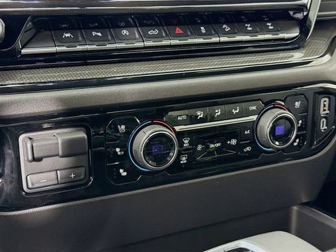 Used 2023 Chevrolet Silverado 1500 ZR2 w/ Technology Package AWD/4WD image 15