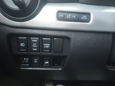 Used 2018 Nissan Titan PRO-4X image 13