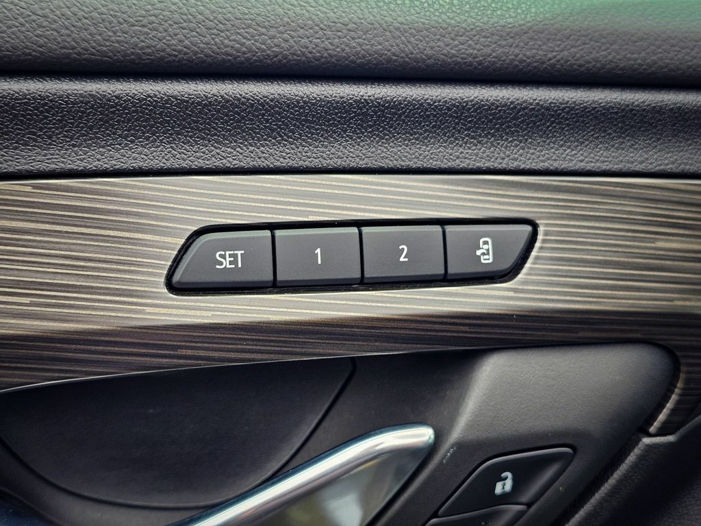 Used 2023 GMC Terrain SLT w/ Tech Package AWD/4WD image 11