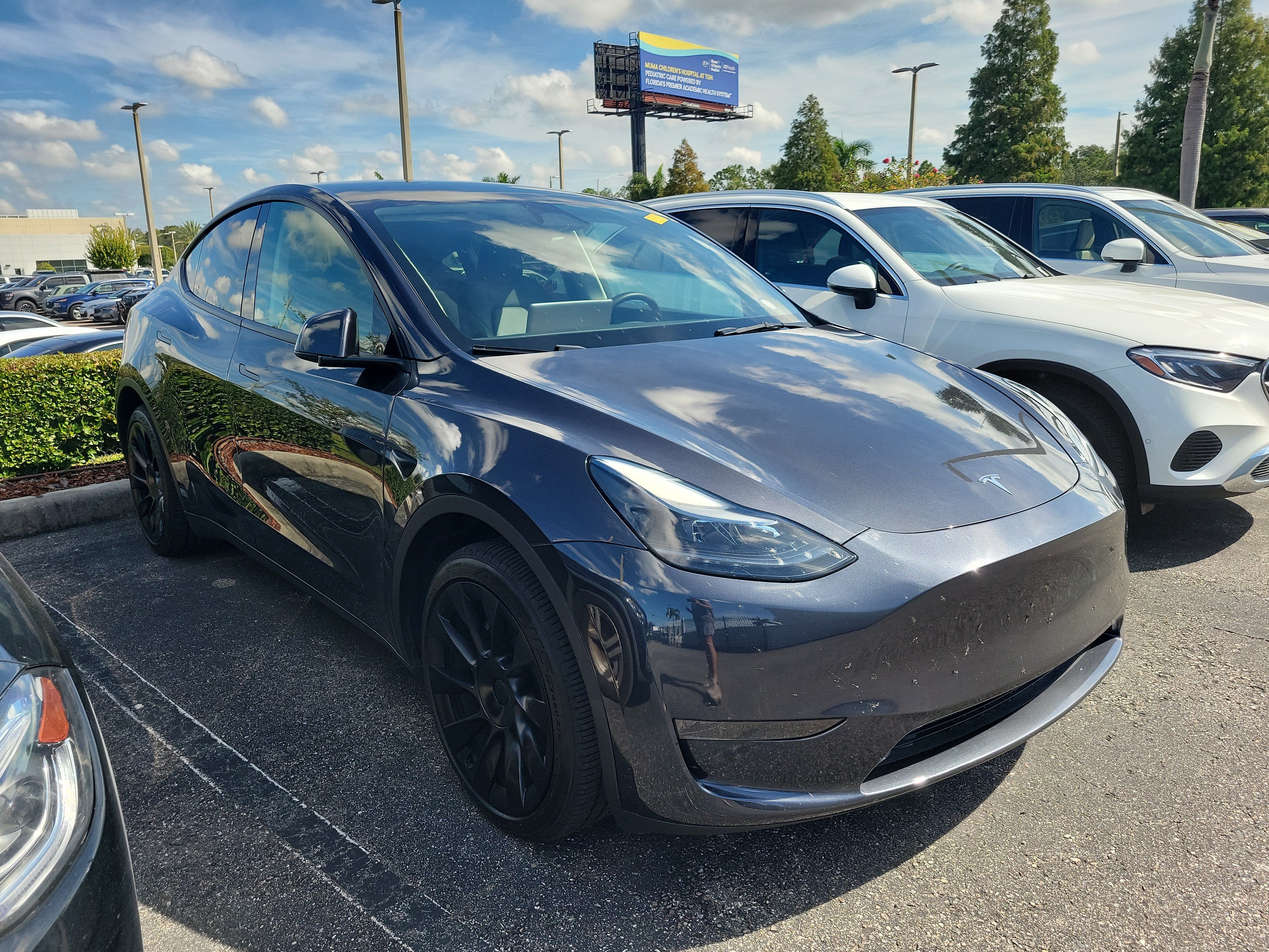 Used 2024 Tesla Model Y Long Range RWD image 2