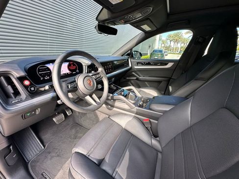 Used 2025 Porsche Cayenne S image 4