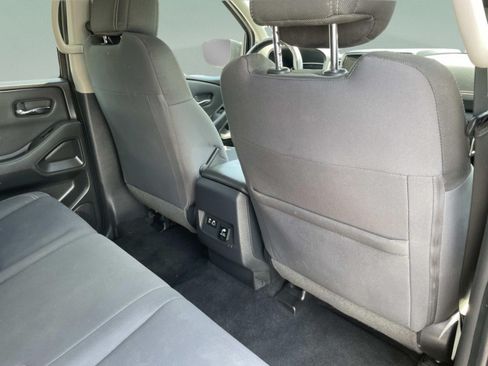 Used 2023 Nissan Frontier SV w/ SV Convenience Package RWD image 18