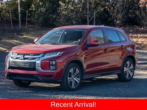Used 2024 Mitsubishi Outlander Sport 2.0 SE image 1