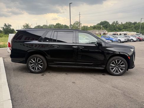 Used 2023 Cadillac Escalade ESV Sport AWD/4WD image 5