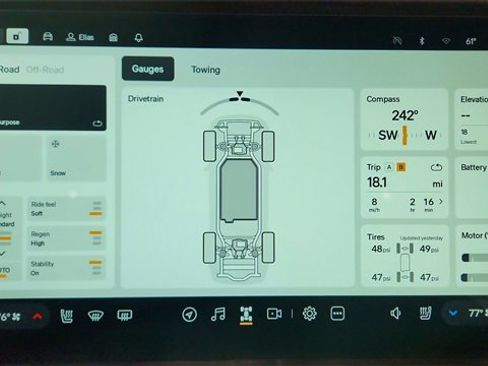 Used 2023 Rivian R1T Adventure image 48