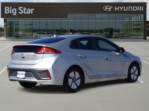 Used 2022 Hyundai Ioniq SE image 4