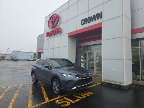 Used 2024 Toyota Venza Limited image 1
