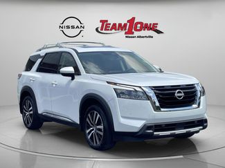 Used 2025 Nissan Pathfinder Platinum FWD video 1