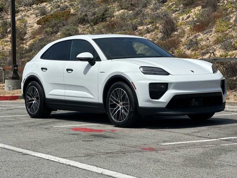 New 2025 Porsche Macan Electric image 10