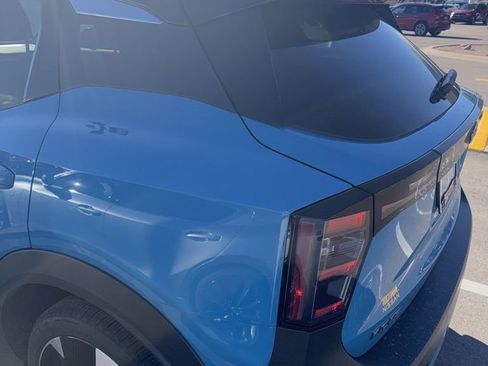 Used 2025 Nissan Kicks SR image 4