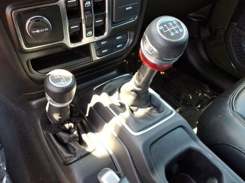 Used 2022 Jeep Wrangler Unlimited Sahara AWD/4WD image 19