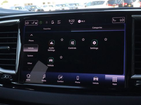 Used 2024 Chrysler Pacifica Touring-L FWD image 25