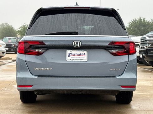 Used 2023 Honda Odyssey Sport image 5