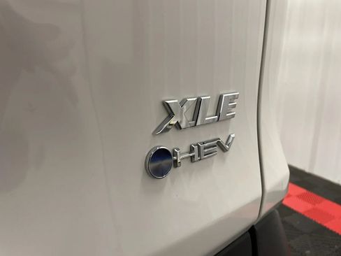 Used 2025 Toyota RAV4 XLE w/ Convenience Package AWD/4WD image 15