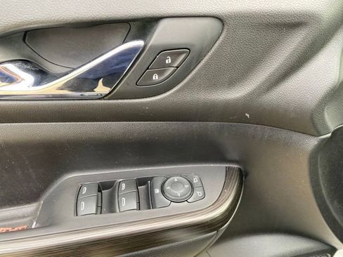 Used 2019 GMC Acadia SLT AWD/4WD image 12