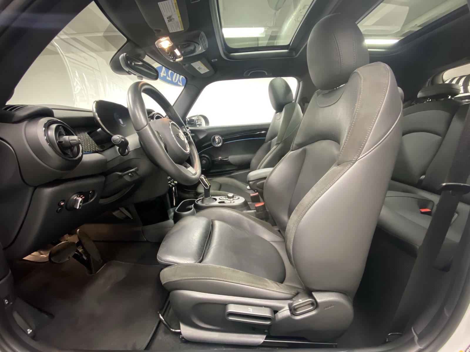 Used 2024 MINI Cooper SE FWD image 17