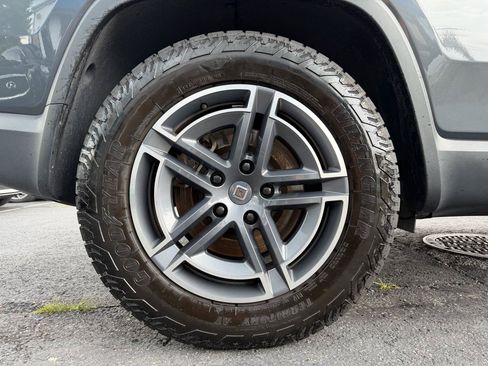 Used 2025 Rivian R1S Adventure AWD/4WD image 27