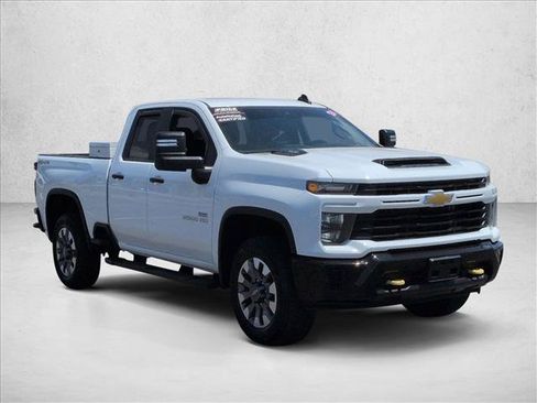 Used 2024 Chevrolet Silverado 2500 Custom w/ Custom Convenience Package AWD/4WD image 2