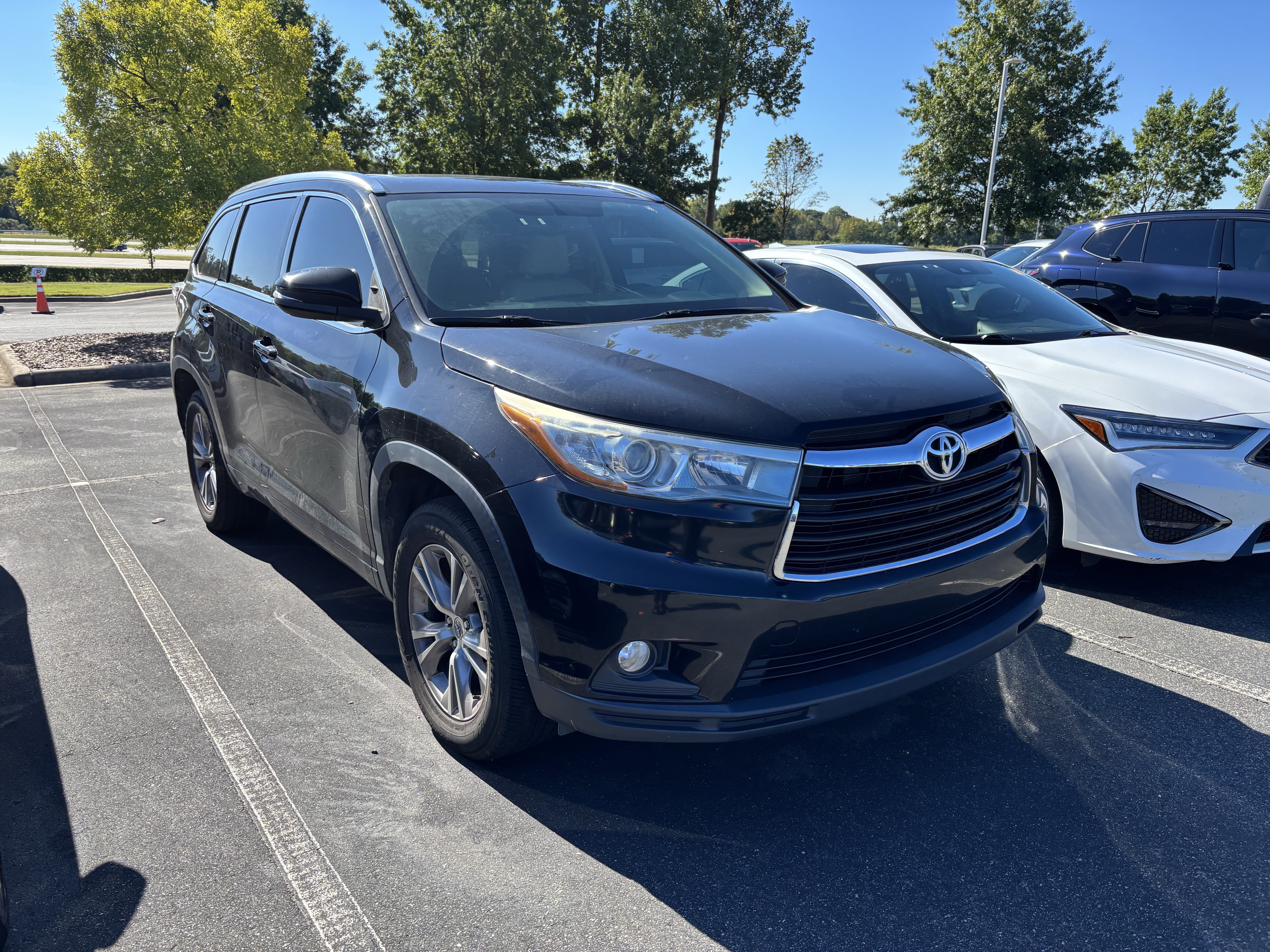 Used 2015 Toyota Highlander XLE FWD image 2