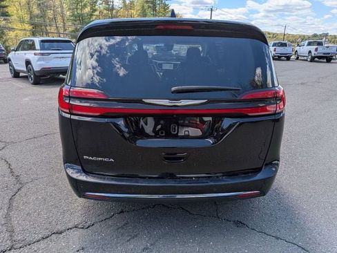 Certified 2024 Chrysler Pacifica Touring-L FWD image 6