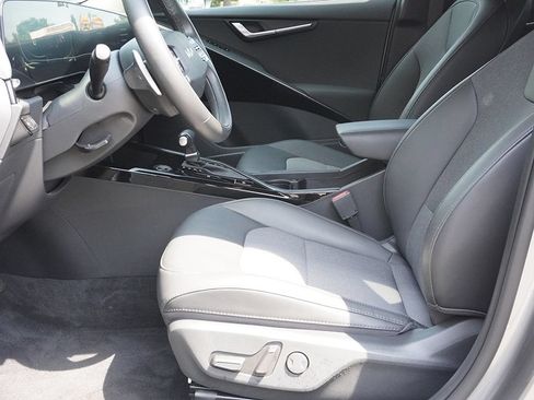 Used 2023 Kia Niro EX FWD image 25