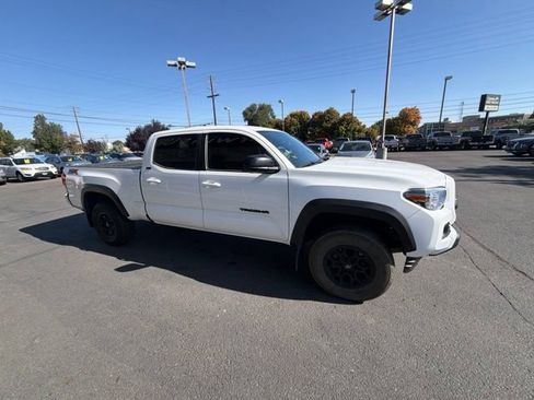 Used 2023 Toyota Tacoma SR5 AWD/4WD image 4