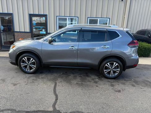 Used 2019 Nissan Rogue SV w/ Sun & Sound Touring Package image 3