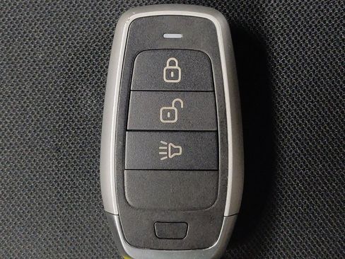 Used 2018 Nissan Pathfinder SV FWD image 32