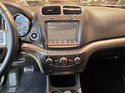 Used 2019 Dodge Journey Crossroad FWD image 18