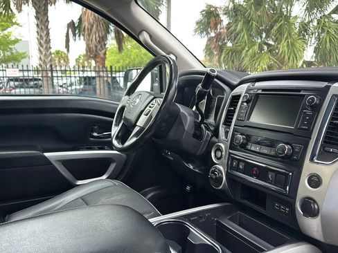 Used 2019 Nissan Titan PRO-4X AWD/4WD image 11