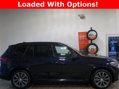 Used 2019 BMW X5 xDrive50i w/ M Sport Package image 2