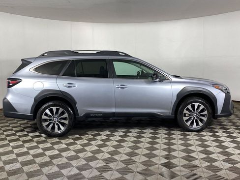 Used 2025 Subaru Outback Limited w/ Tech Package 3 AWD/4WD image 2