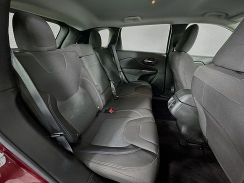 Used 2019 Jeep Cherokee Latitude w/ Cold Weather Group image 26