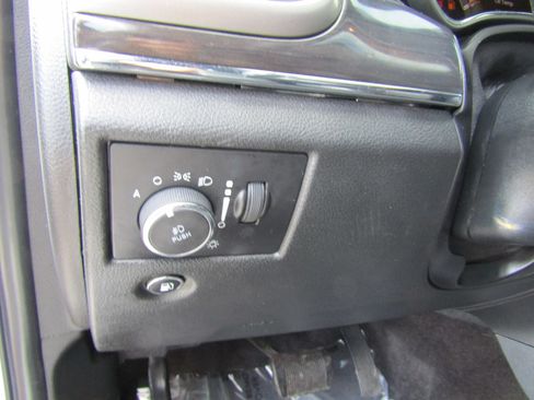 Used 2018 Jeep Grand Cherokee Overland AWD/4WD image 25