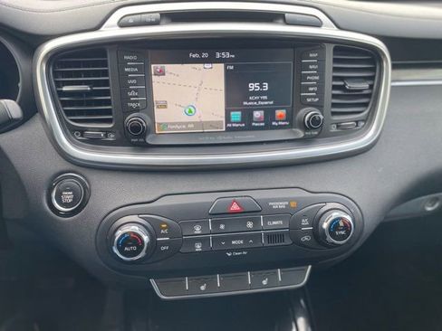 Used 2017 Kia Sorento SX image 17