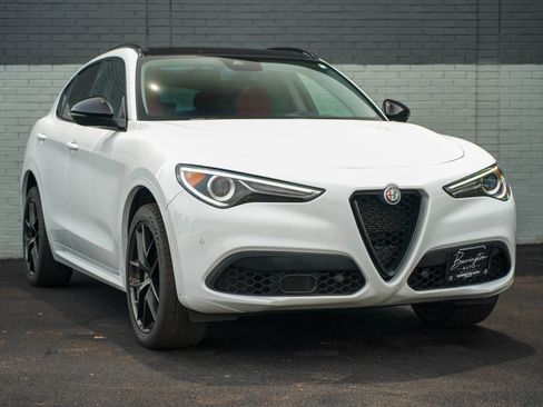 Used 2021 Alfa Romeo Stelvio Ti w/ Nero Edizione AWD/4WD image 3